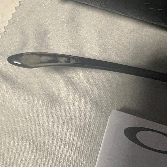 Oakley Black and Brown Sunglasses with Embossed Case - Picture 3 of 5